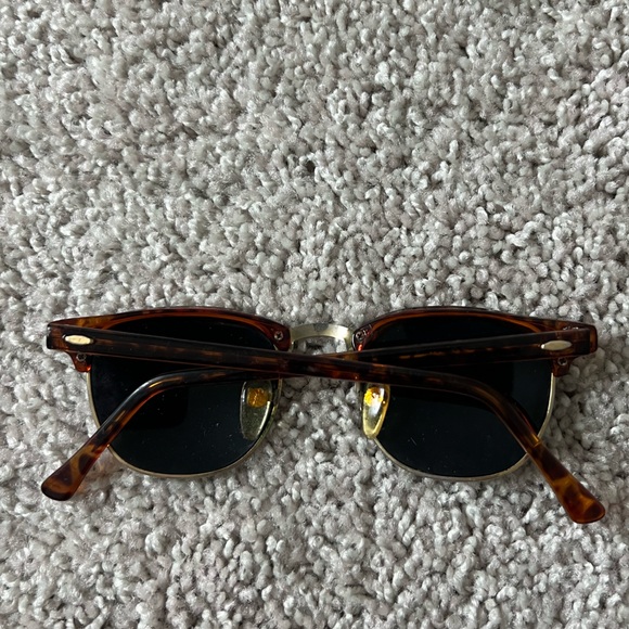 🕶️Women’s one size, cat eye sunglasses brown w/gold trim, preowned. - Picture 8 of 8